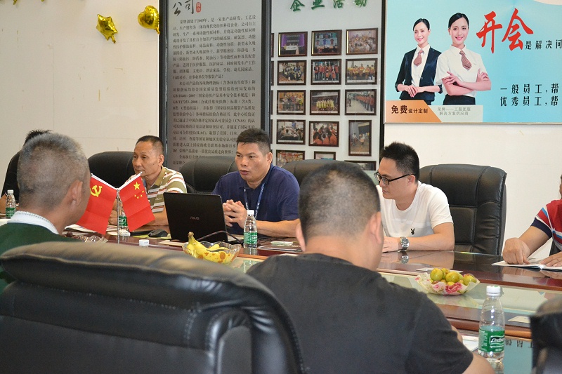 黄日荣董事长就医用面料展开深入的介绍